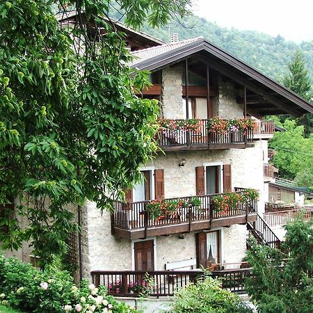 Antica Casa Ortensia Riva del Garda Rum bild