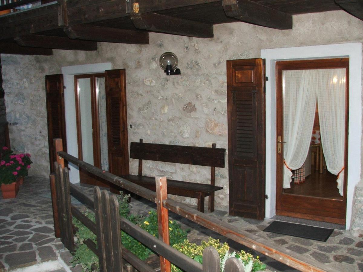 Antica Casa Ortensia Riva del Garda Rum bild